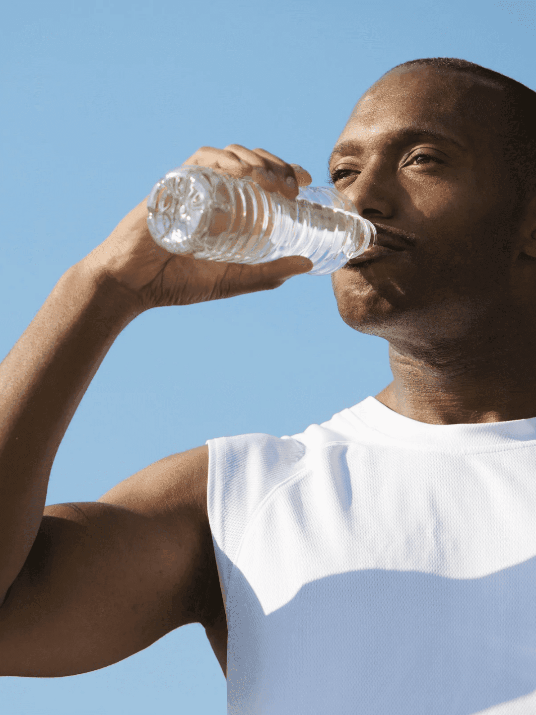 Beber água morna realmente emagrece